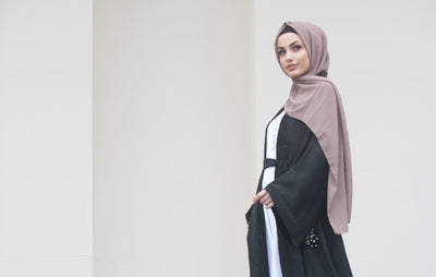What is an Abaya? How do I wear it?