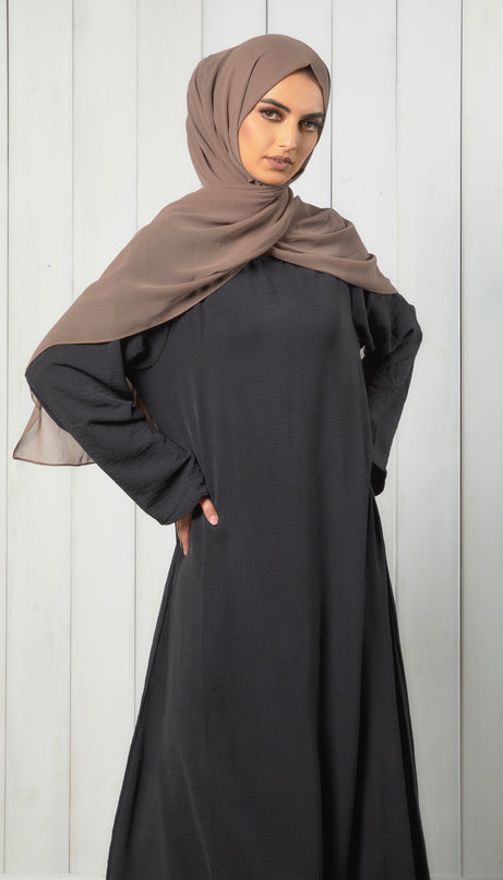 black closed abaya with pockets