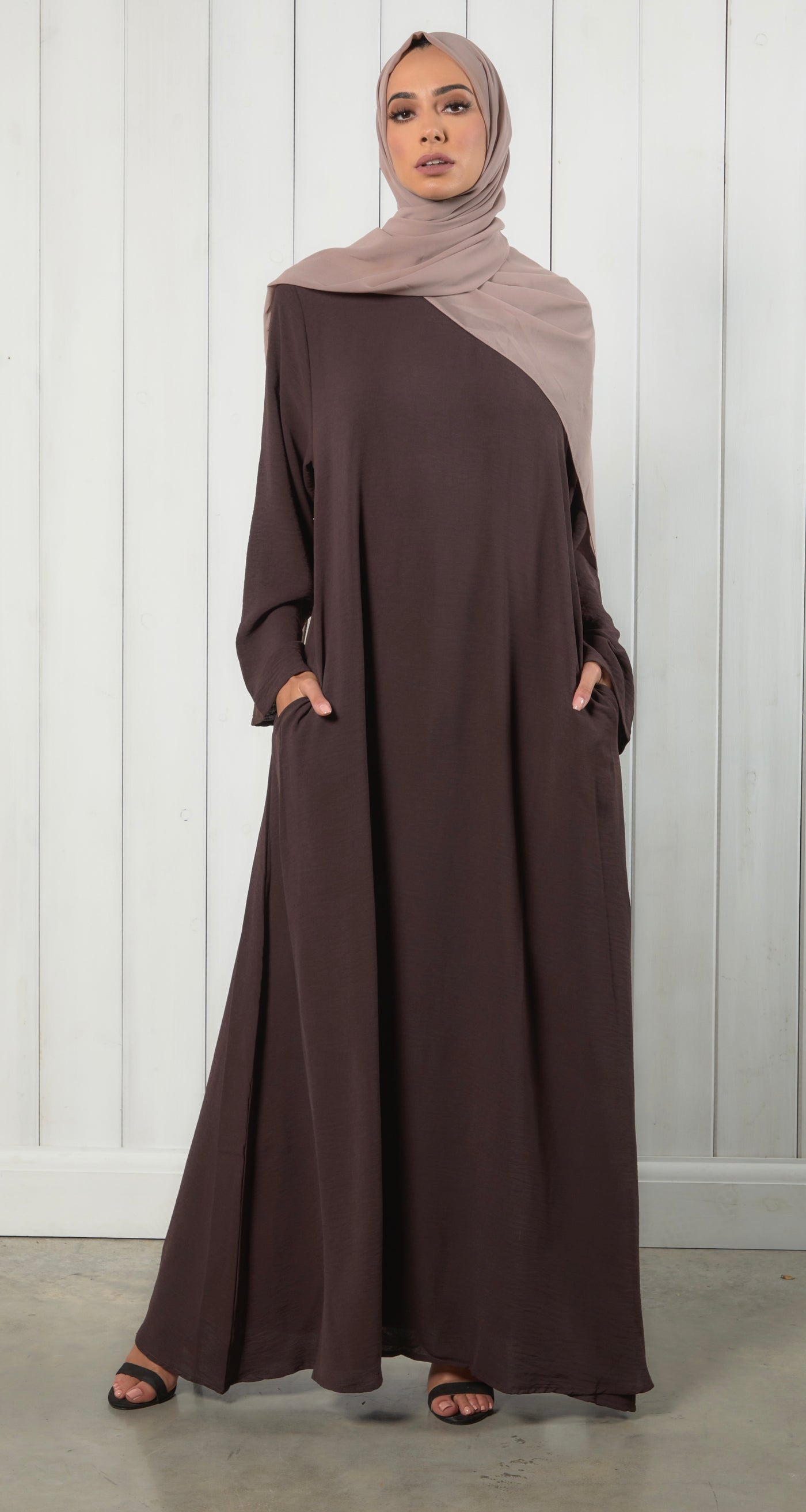 brown closed abaya with pockets