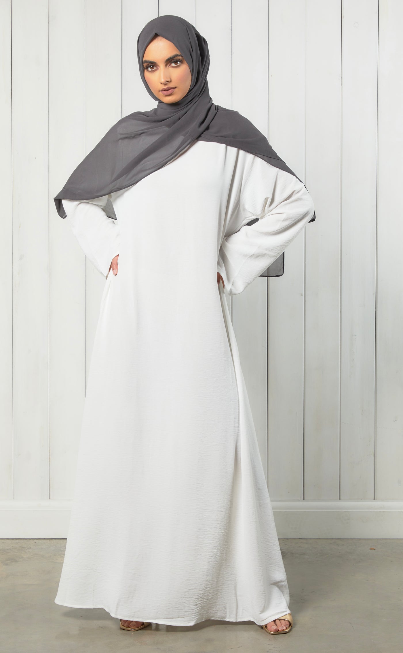 white closed abaya with pockets