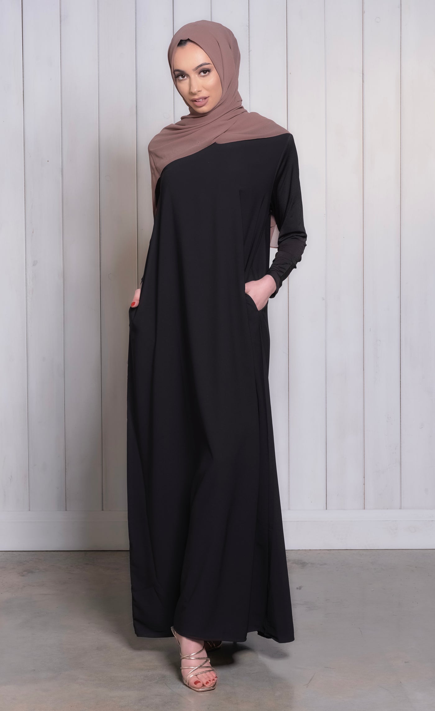 closed black abaya with pockets