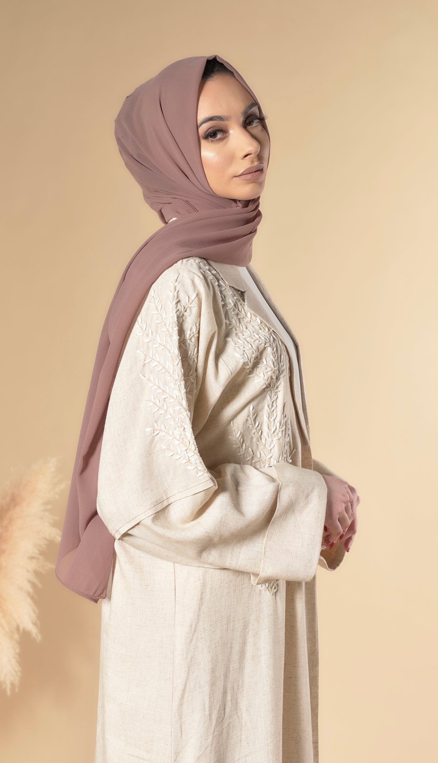 linen abaya with leaf embroidery